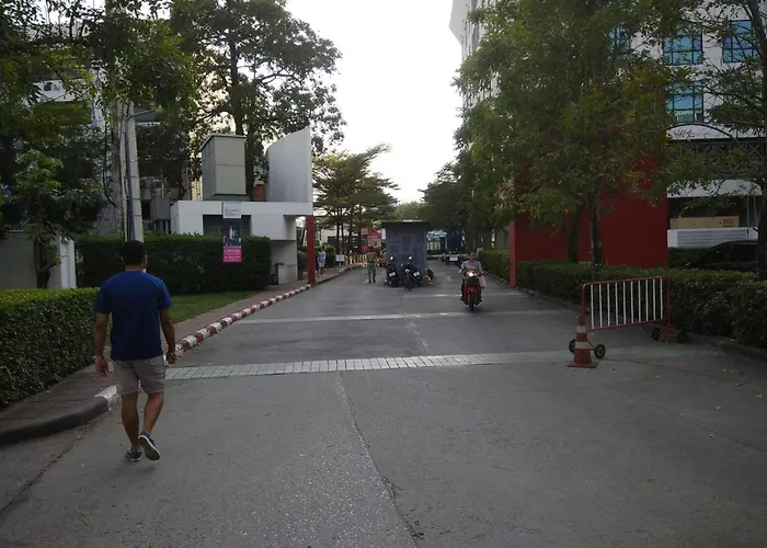 Savi Super Deluxe 2 Nr Bkk Hospital Holiday home
